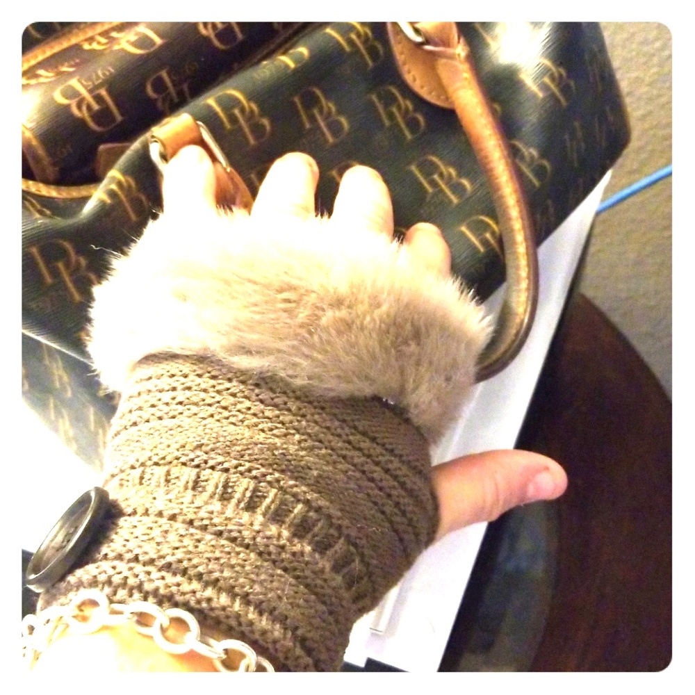 Fingerless gloves
